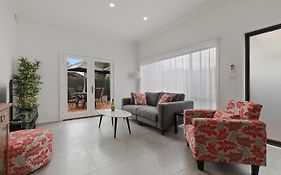Chic 2 Bedroom Keilor